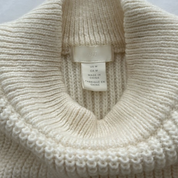 H&M pearl knit sweater - Picture 3 of 5